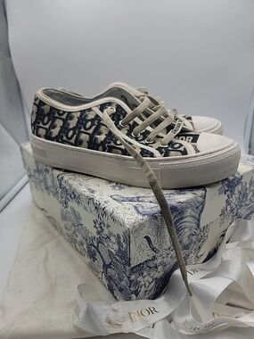 Authentic Dior Walk 'n' Dior
Embroidered Canvas Deep Blue
Dior Oblique S36,5-37